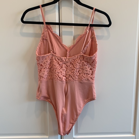 Boohoo pink bodysuit with intricate top - Picture 2 of 4